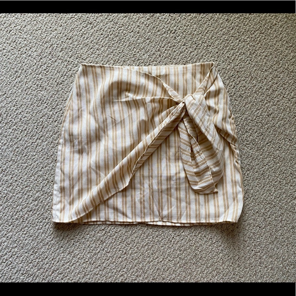 lulu’s yellow & white striped skirt